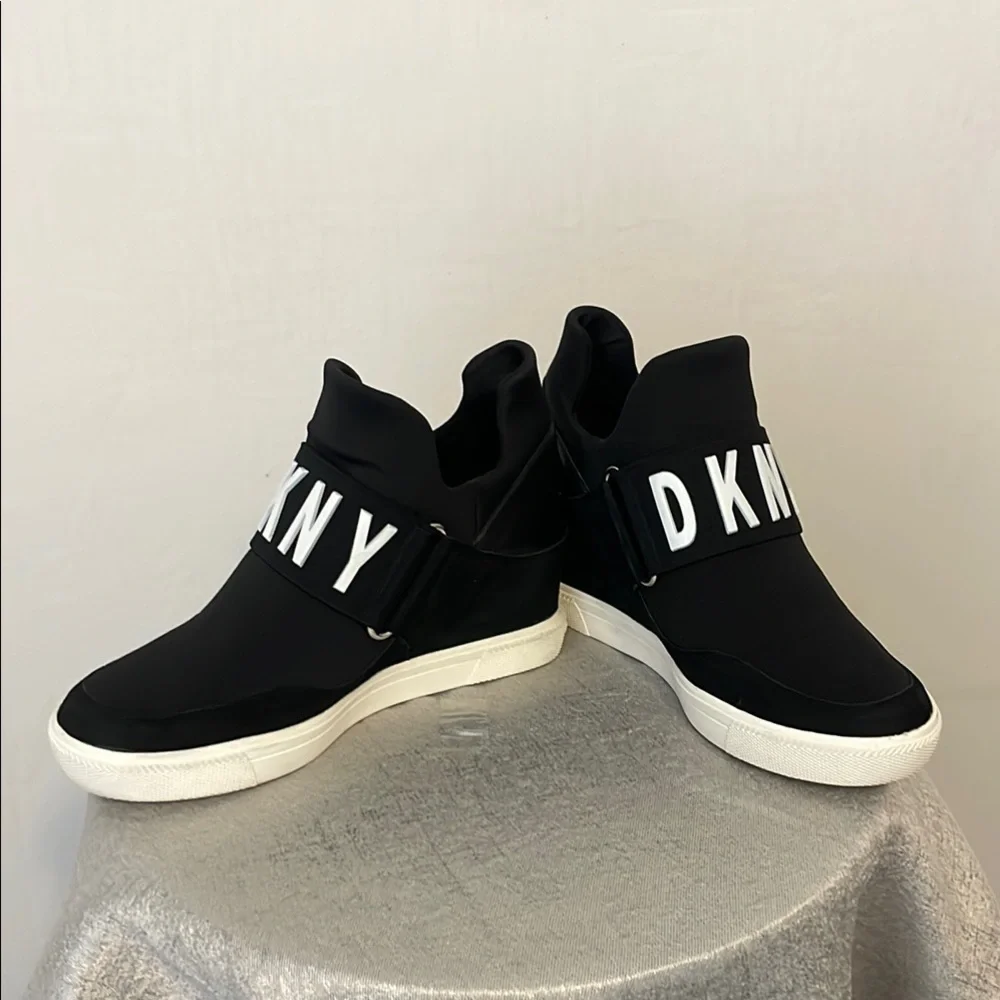 DKNY Black Sneakers with White ,Women’s Size 6M(C6)
